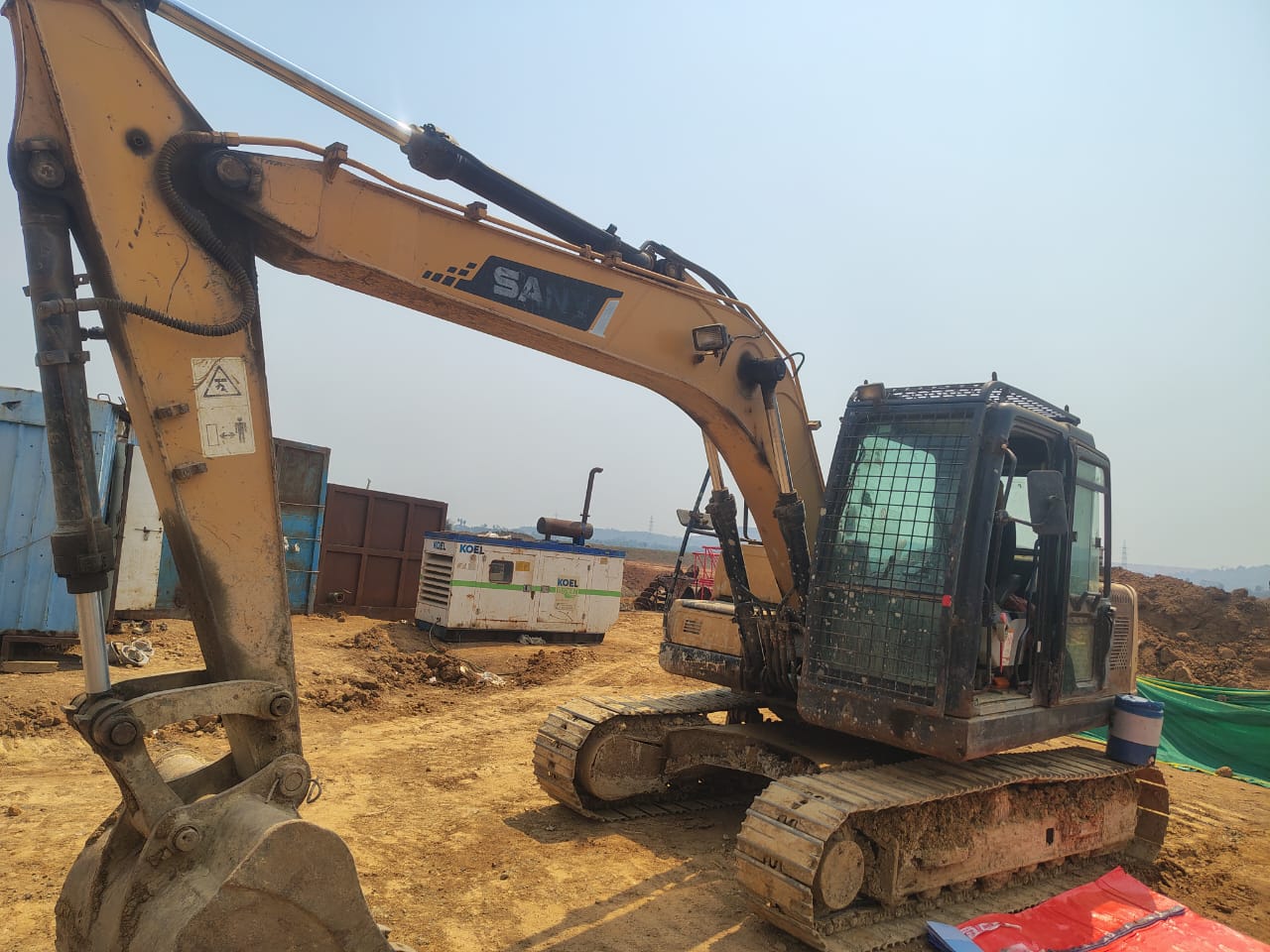 Hyundai 215L Excavator photo 3